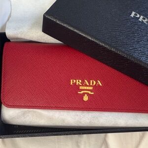 Prada Saffiano Leatger Wallet
